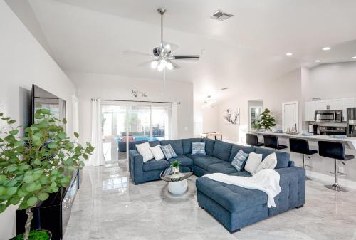 Pelican House | Four Bedrooms Oasis with Heated Pool Private Jacuzzi and Billiards