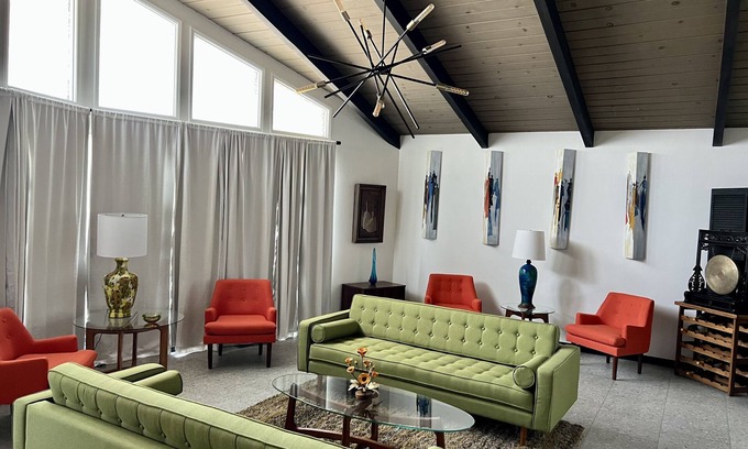 Sunset House | Four king size bedrooms with 5 bathrooms and a pool with a view of Mt. Shasta
