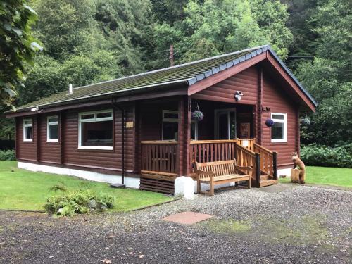 Rashfield Ski Chalet | Fox Lodge Traditional Log Cabin