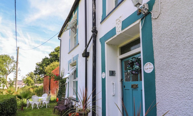 Llansantffraed Cottage | FOXGLOVE COTTAGE, pet friendly, character holiday cottage in Llanon