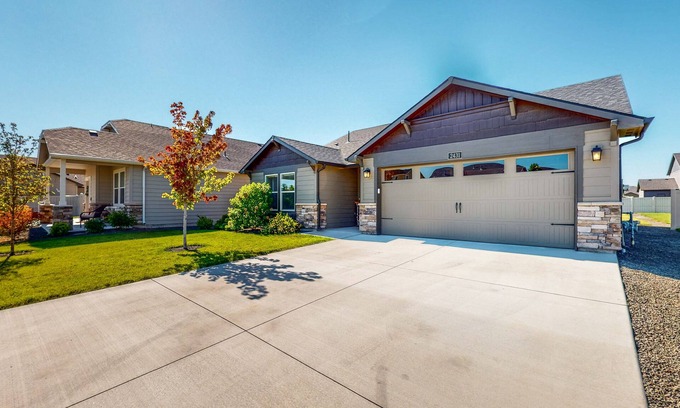 Nampa House | Foxglove Place | House in Nampa with a large yard, hot tub, & firepit