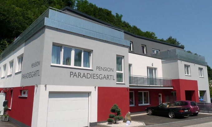 Amstetten House | Frühstückspension Paradiesgartl