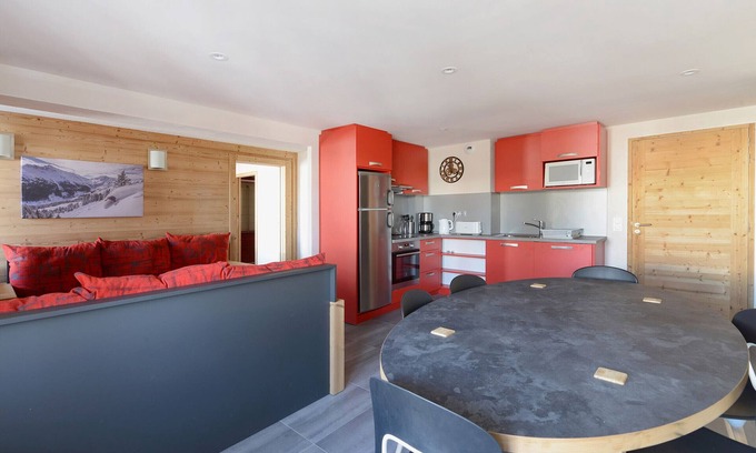 Bellentre Apartment | Renovated apartment for 8, easy piste access, wellness area, pet-friendly
