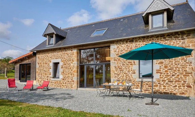 Saint-Aubin-de-Terregatte House | 200 m² House ∙ 3 bedrooms ∙ 6 guests