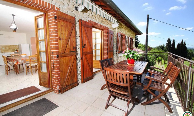Saint-Donat-sur-l'Herbasse House | 65 m² Gîte ∙ 2 bedrooms ∙ 4 guests