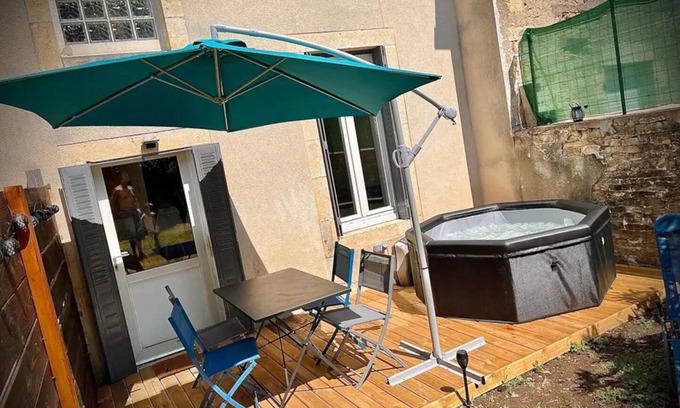Scey-sur-Saone-et-Saint-Albin Apartment | Superbe Appartement Avec Jardin ET Jacuzzi