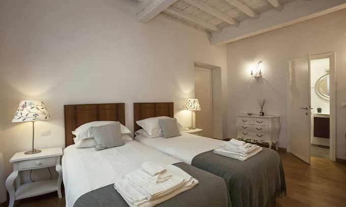Santa Croce Condo | Francesca - Romantic apt near Piazza della Signoria