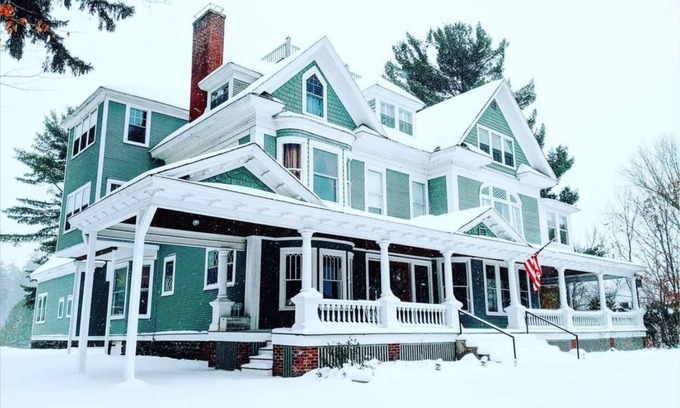 Saranac Lake Hotel | Franklin Manor - 2 King Suites and 1 Queen Suite