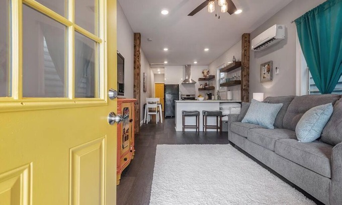 Historic Ybor Apartment | Franks Farmhouse Shotgun style apt in Ybor City