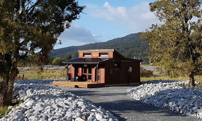 Franz Josef Glacier Apartment | Franz Josef Accommodation - Cosy Cabin in the Paddock