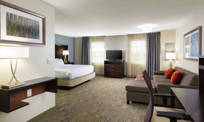 Northfield Apartment | Free Breakfast Buffet. Pool & Gym Access. King Studio.