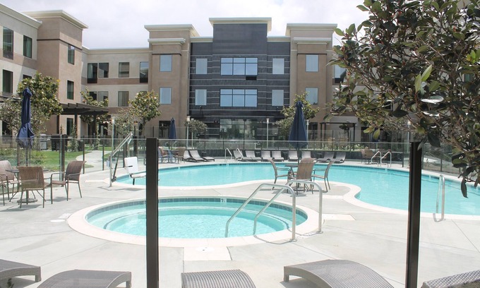 Bressi Ranch Apartment | Free Breakfast Included! Pool & Hot Tub Access | King Studio