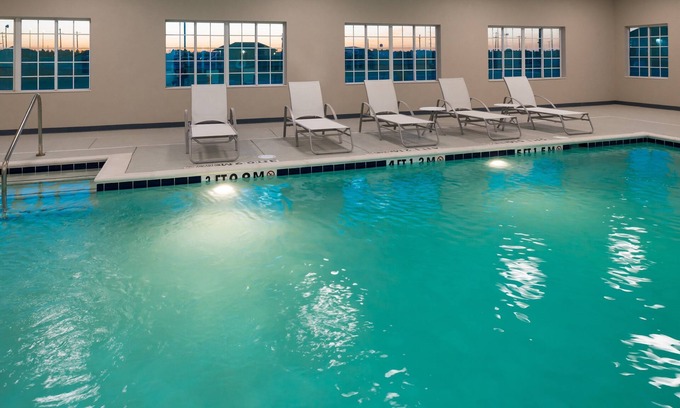 Pecos Condo | Free Breakfast. Pool. Gym. Great Location! Near Maxey Park Zoo