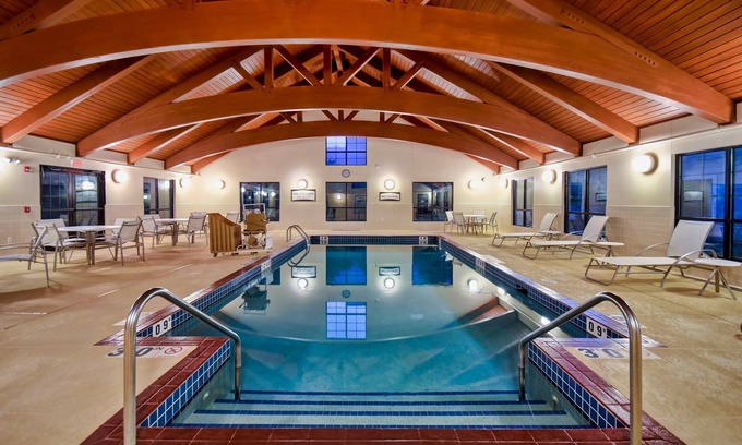 Madison Condo | Free Breakfast. Pool & Hot Tub. Near UW-Madison!