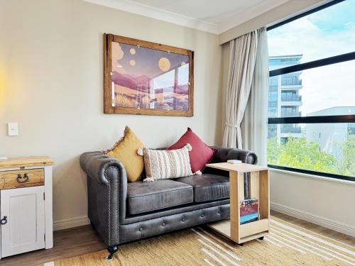 Newton Apartment | Free carpark, balcony with park views, pool and spa