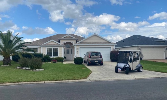 Candler House | FREE Golf Cart! Fabulous Location! Classy Decor! Pet-friendly!