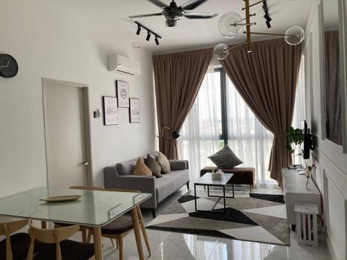 Bandar Kota Bharu Apartment | FREE NETFLIX! ZAs Suite at Troika Residence, KB