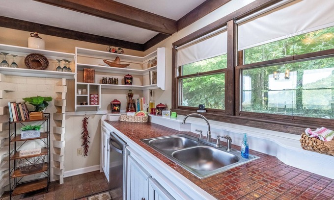 Whittier Cabin | *Free night with any 2+ day reservation, now through March 31*