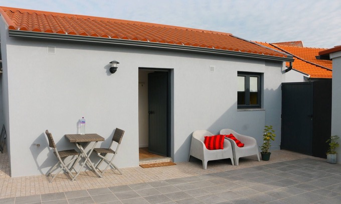 Ramalde Apartment | Free parking&9 min metro to downtown, with private terrace
