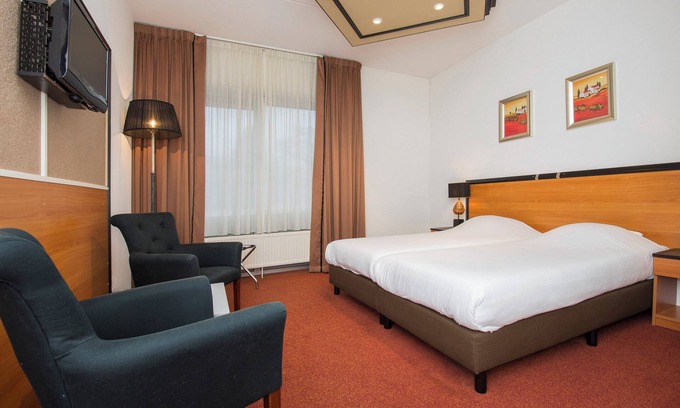 Apeldoorn House | Free Parking and Scenic Bike Routes Near Apenheul Primate Park in Apeldoorn