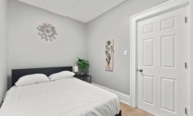 Fort Wayne Apartment | Free Parking at this Downtown Apt