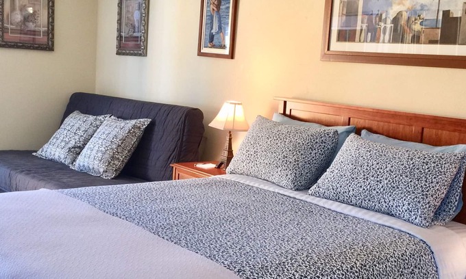 Ellsworth Apartment | Free Shuttle Studio with Private Entrance Near The PDX Airport