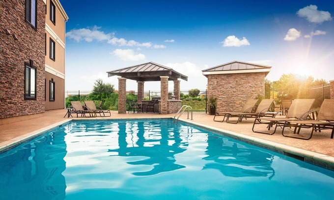 Fort Worth Apartment | Free Wi-Fi + Complimentary Breakfast + Outdoor Pool | 30 Minutes from Six Flags!