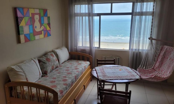 Itarare Apartment | Frente Mar - Apartamento para 4 Hóspedes com Home Office Wi-Fi 200mbps, Ar Condicionado e Cozinha Completa