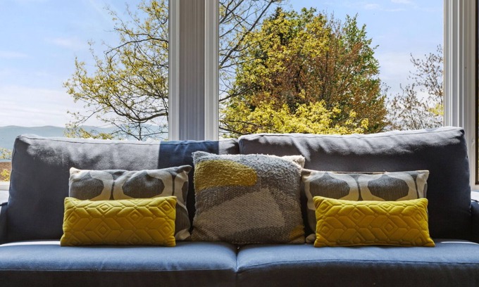 Warren Condo | Fresh Powder: Modern Style Near Sugarbush!