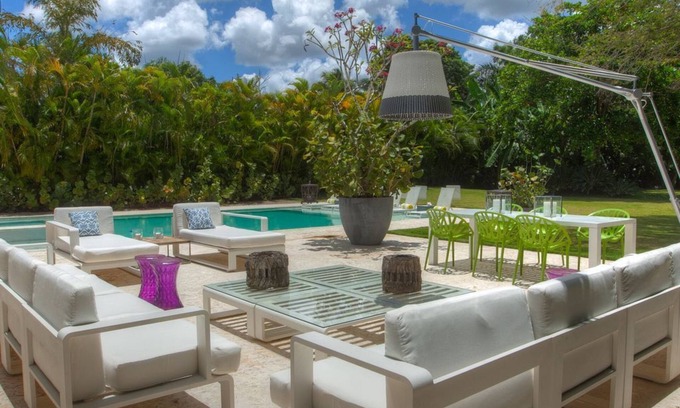 Los Lagos House | Freshened up, exquisitely built LL37 villa, walking distance to Minita's beach
