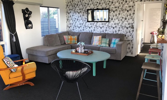 Opunake House | Freshly renovated with sea views