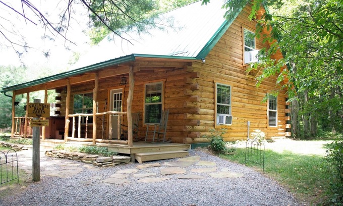 Leeper Cabin | Friendly Bear Log Cabin near Cook Forest State Park
