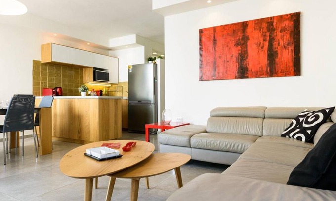 Tel Aviv Promenade Apartment | Frishman Beach Prime Location w/ Parking