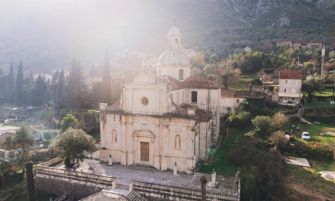 Prcanj House | Front line Cathedral house in the Bay of Kotor!