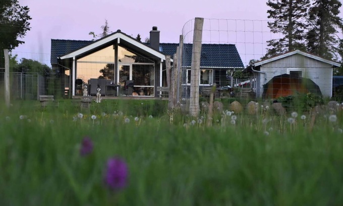 Holbaek House | Front-row summerhouse with view and big garden