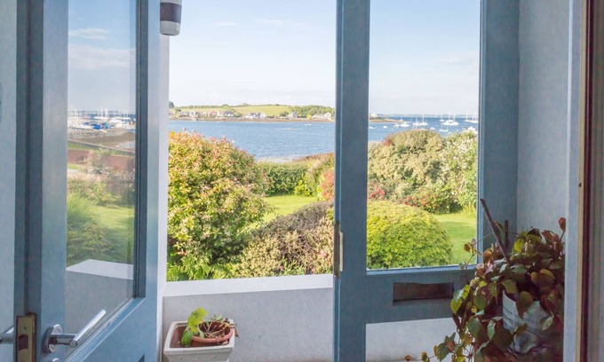 Newtownards House | Front row to sea, walking distance to restaurant