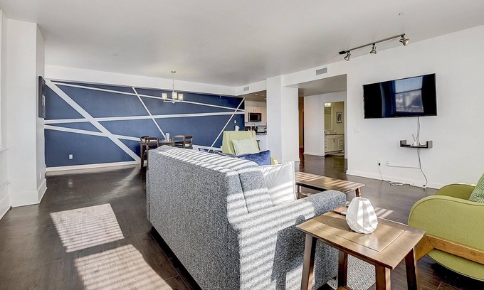 Downtown Fort Worth Apartment | Frontdesk | Bright 2 BR in Sundance Square