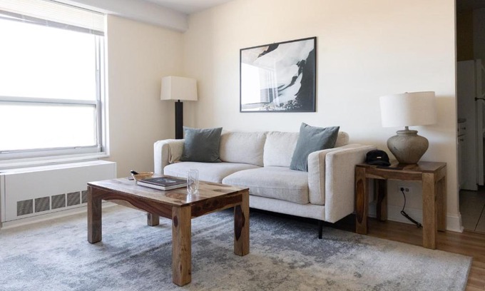 Ravenswood Apartment | FRONTDESK Classic 1 BR Apt in Ravenswood