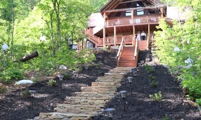 Franklin Cabin | Full Log Cabin,11 wooded acres near Franklin NC. Sleeps 16 in Beds. Waterfalls.