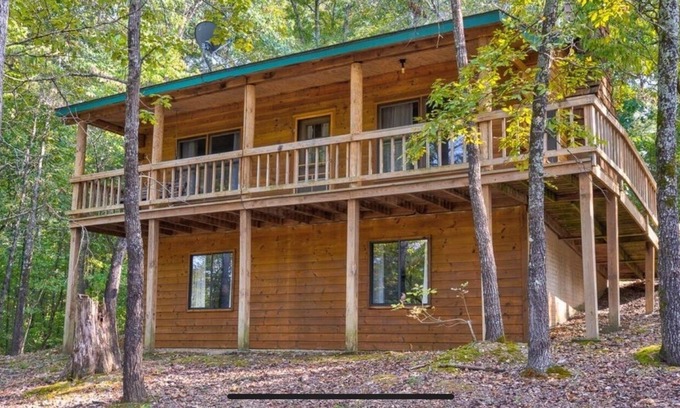 Shell Knob Cabin | Full log cabin on gorgeous Table Rock Lake is the perfect spot for vacation