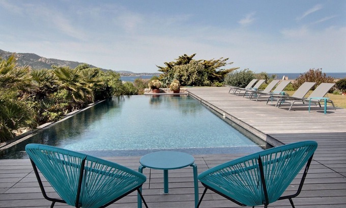 Corbara Villa | Fully air-conditioned, heated pool, located 50 meters from the sea.