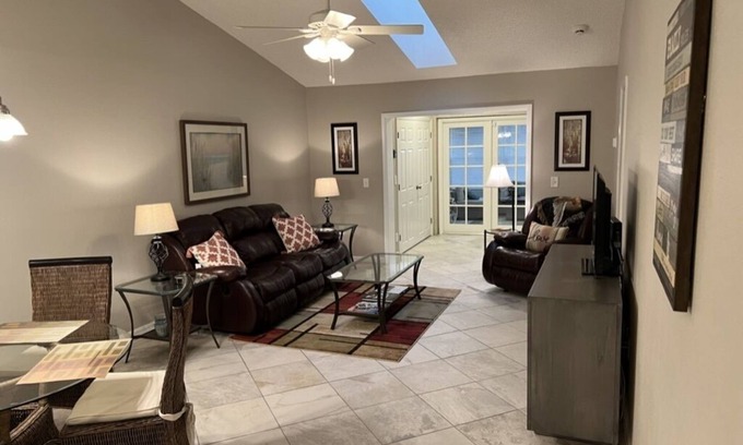 Bay Towne East Condo | Fully appointed, Walk To Bay And Park, Pet Friendly