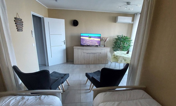 Greoux-les-Bains Apartment | Fully equipped studio in a quiet residence