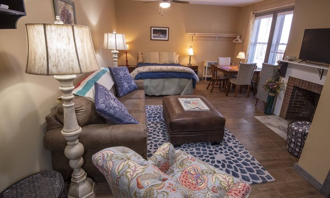 Eastport Apartment | Fully equipped, cosy studio- downtown Eastport-Across from harbor