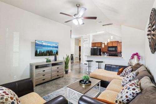 Copperas Cove Apartment | Fully furnished Copperas cove home, 3 bedrooms and 2 bathrooms, an office,WiFi and garage