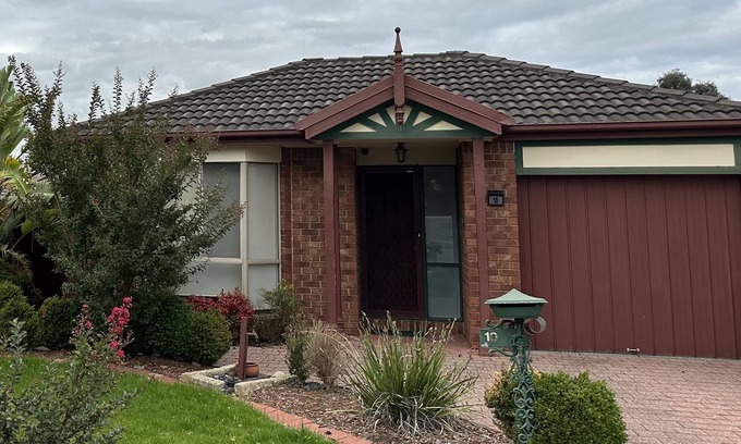 Westmeadows House | Fully furnished home 10 minutes from Melbourne Airport