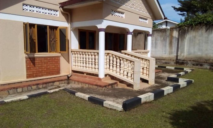 Kireka House | Fully furnished in secure perimeter wall