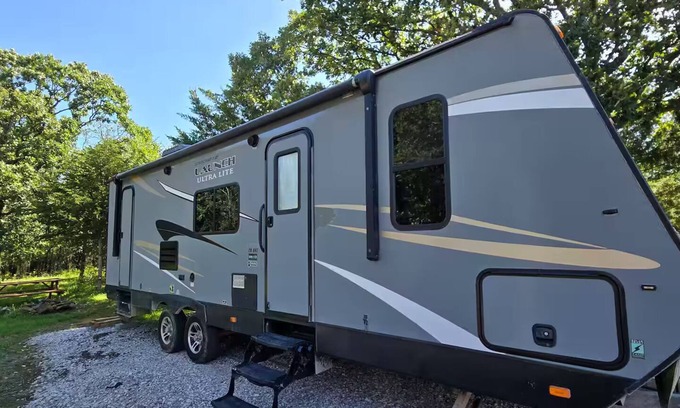 Okmulgee RV Rental | Fully Furnished RV/Camper at Rocky Ridge Resort!