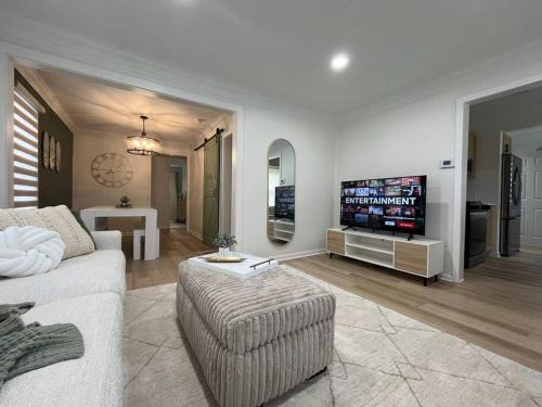Drayton Plains Apartment | Fully Furnished Upscale Family Home 5B 3Ba