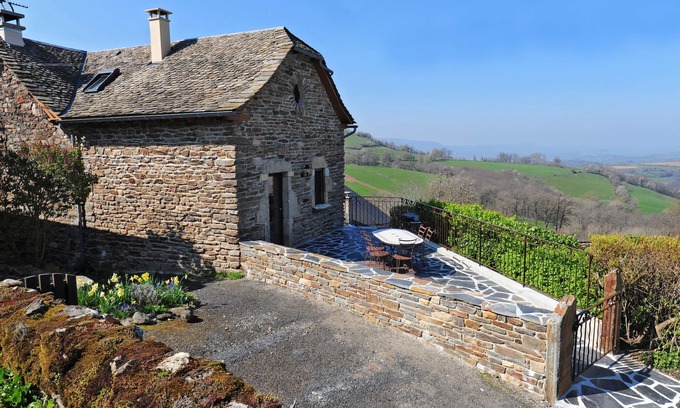 Castelnau-de-Mandailles House | Fully renovated cottage at the gates of Aubrac with views of the Lot valley